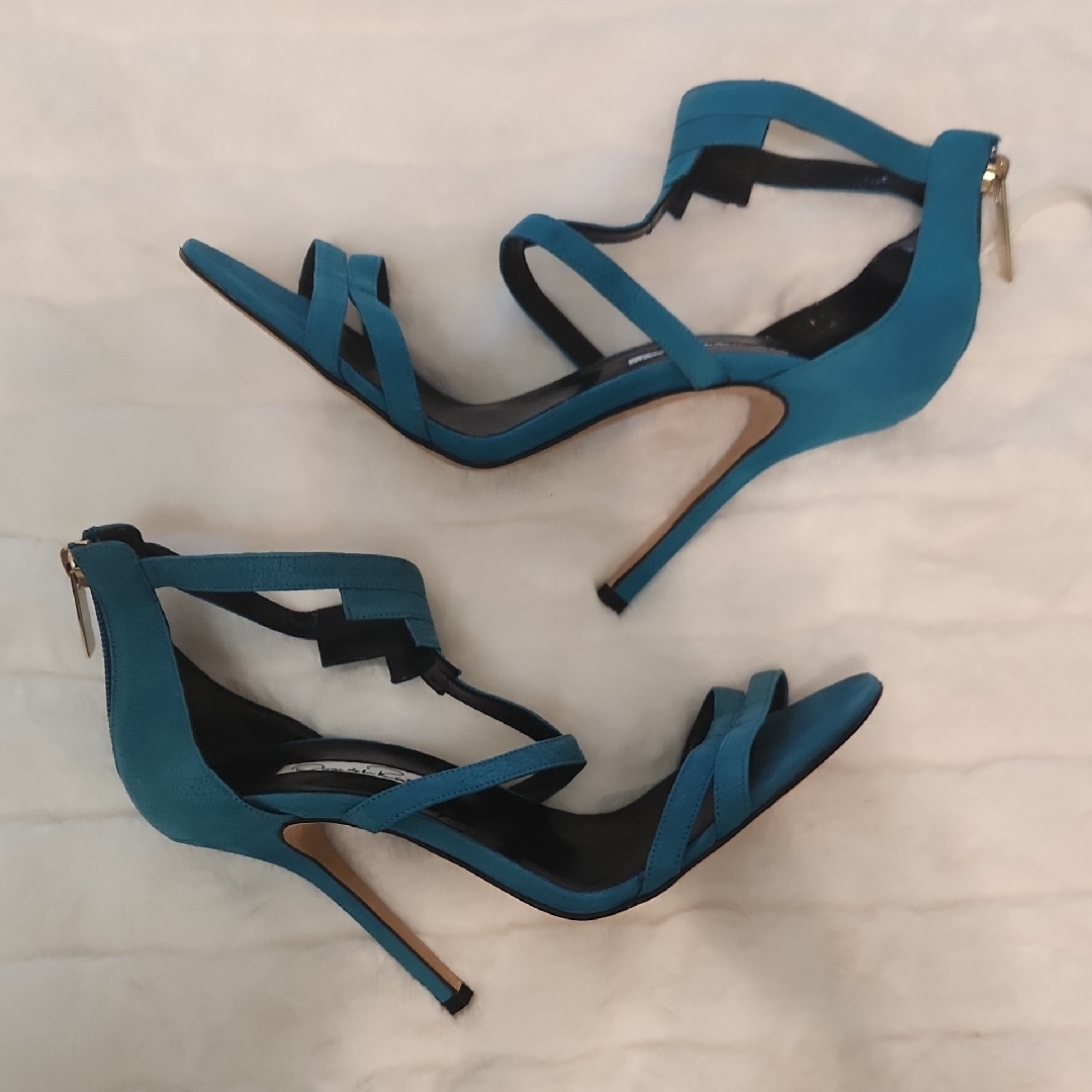 Oscar De La Renta Mint Condition Elegant Teal Blue Strappy Heels